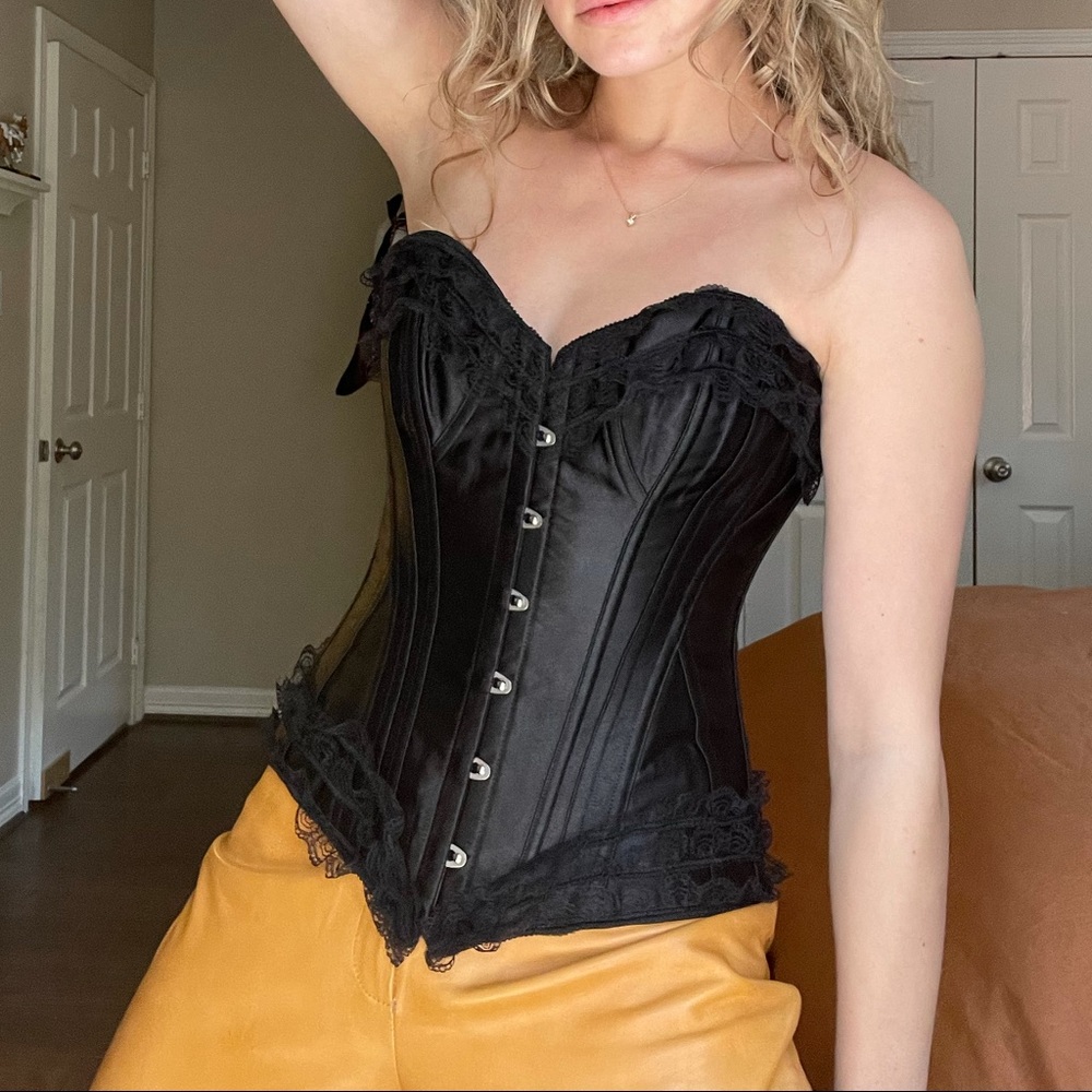 Black corset 🖤